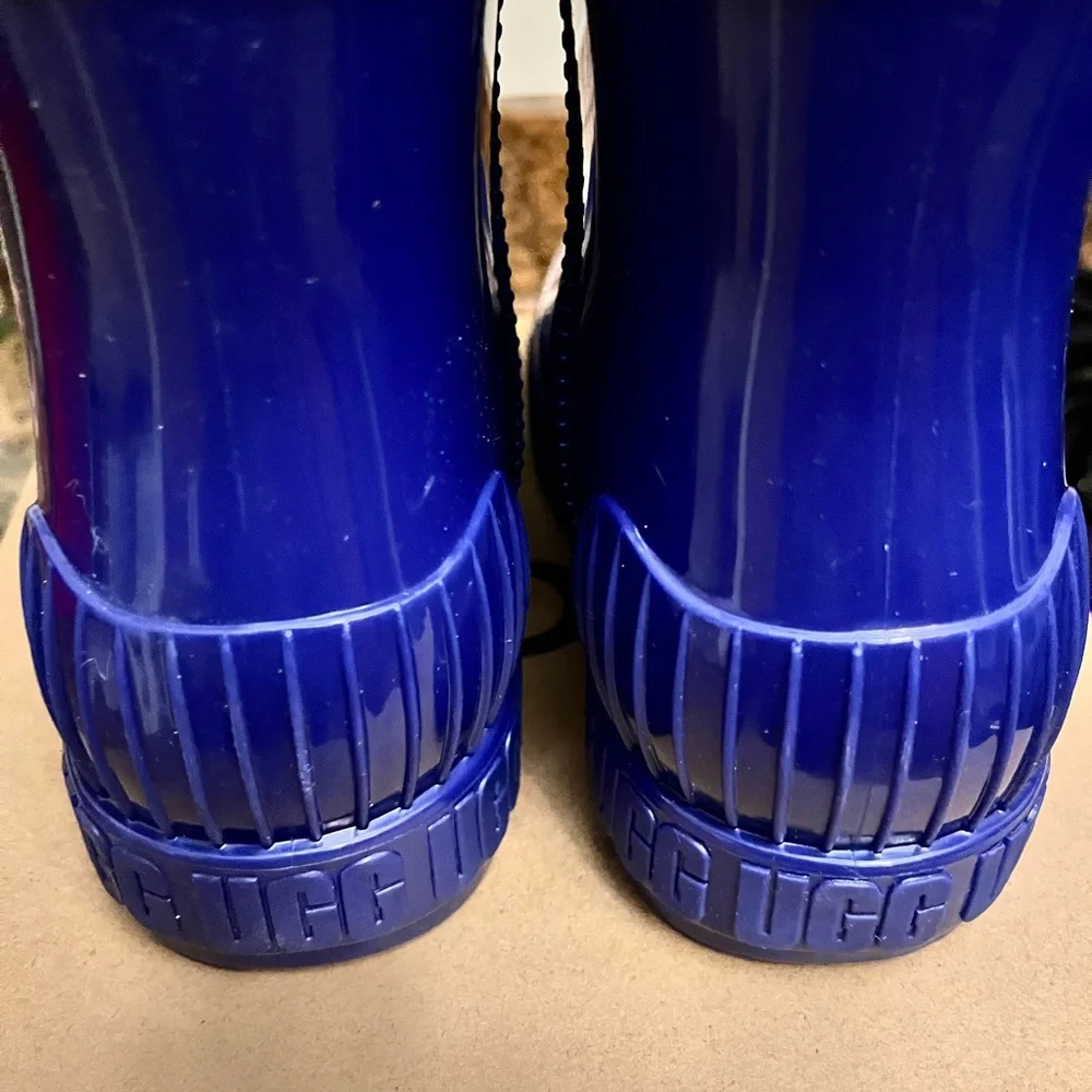 Brand New UGG Kids Size 4 Blue Rain Boots/Waterproof